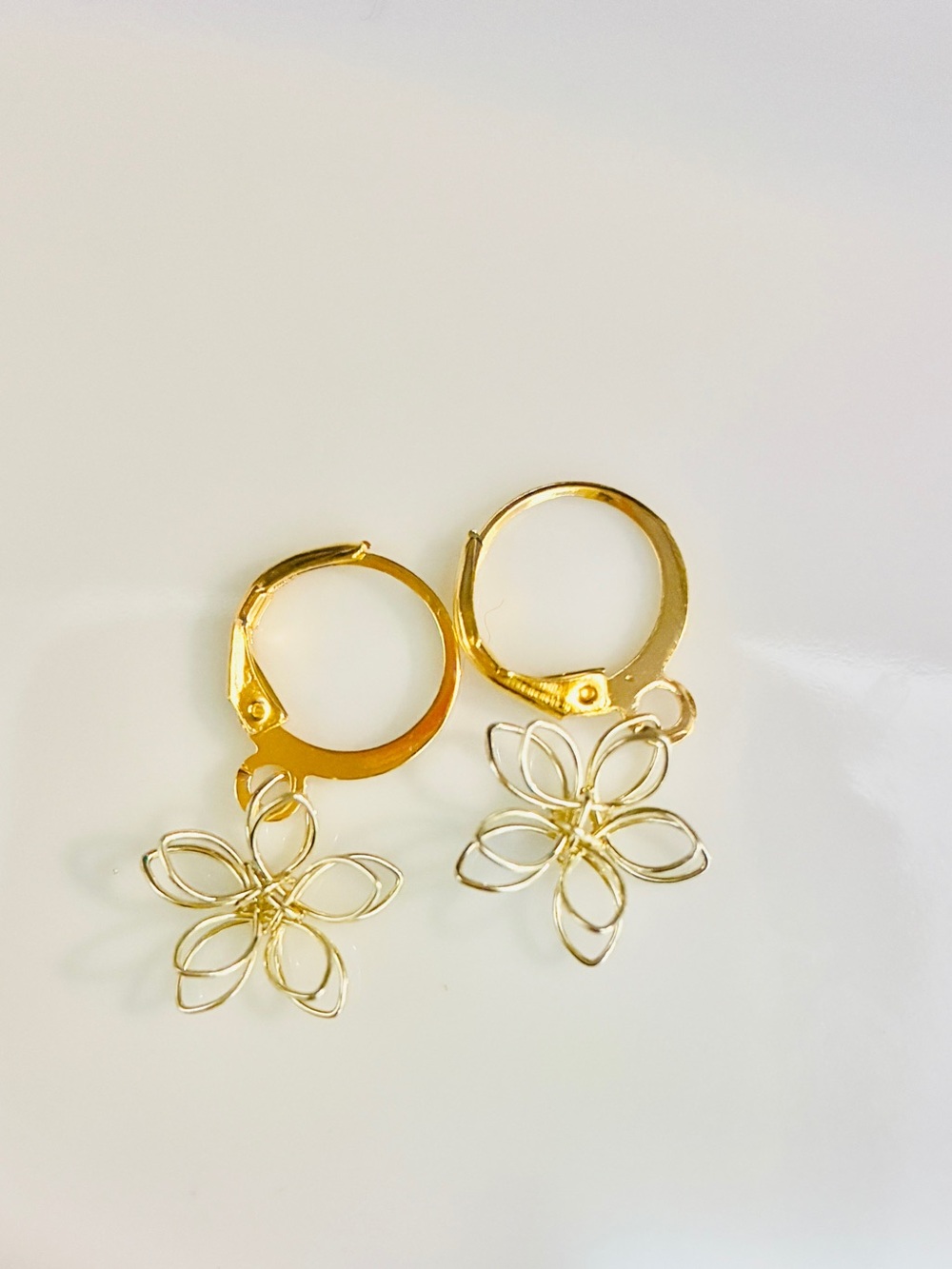 Minimalist wired flower Hoop Earrings